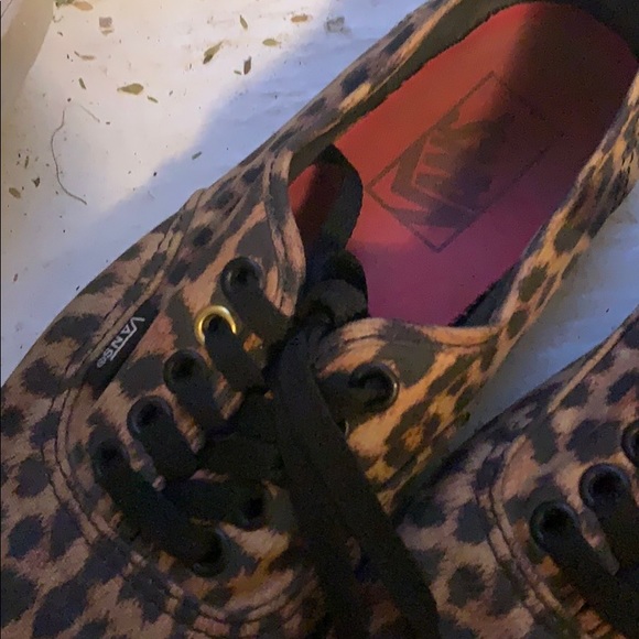 Leopard vans - Picture 3 of 3
